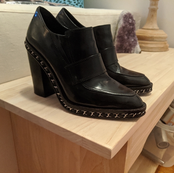 CHANEL patent leather chain-link ankle boot - Picture 10 of 14